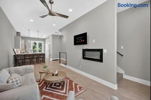Sage Sanctuary 2bd Townhouse Free Parking Apartment