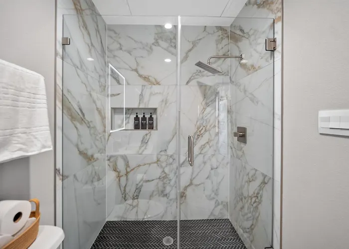 Sage Sanctuary 2bd Townhouse Free Parking Apartment