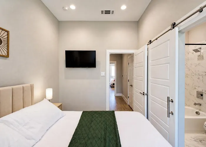 Sage Sanctuary 2bd Townhouse Free Parking Apartment