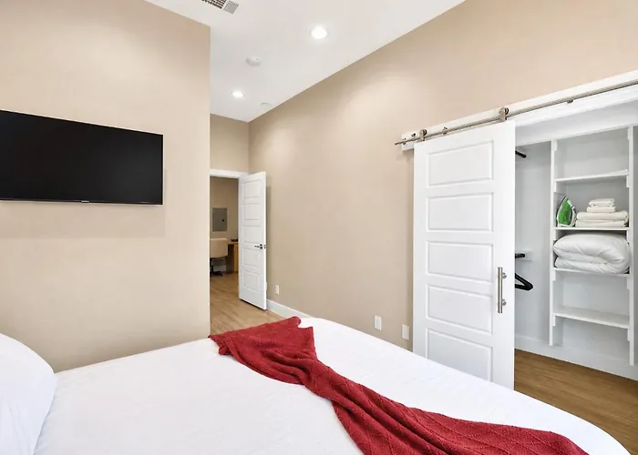 Sage Sanctuary 2bd Townhouse Free Parking Apartment