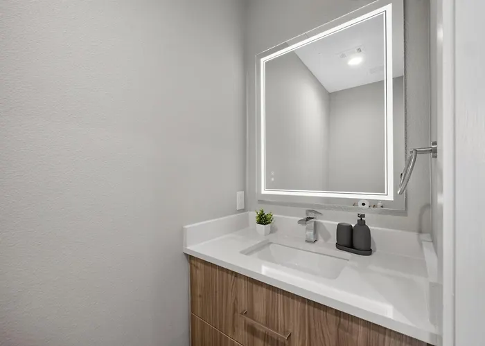 Sage Sanctuary 2bd Townhouse Free Parking