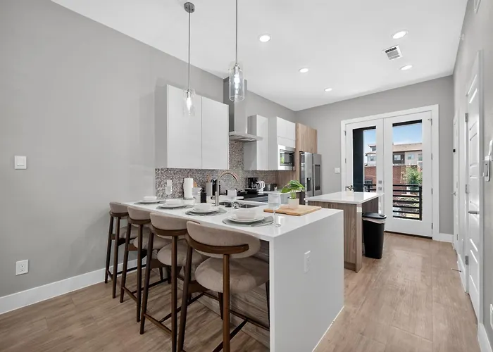 Sage Sanctuary 2bd Townhouse Free Parking Apartment